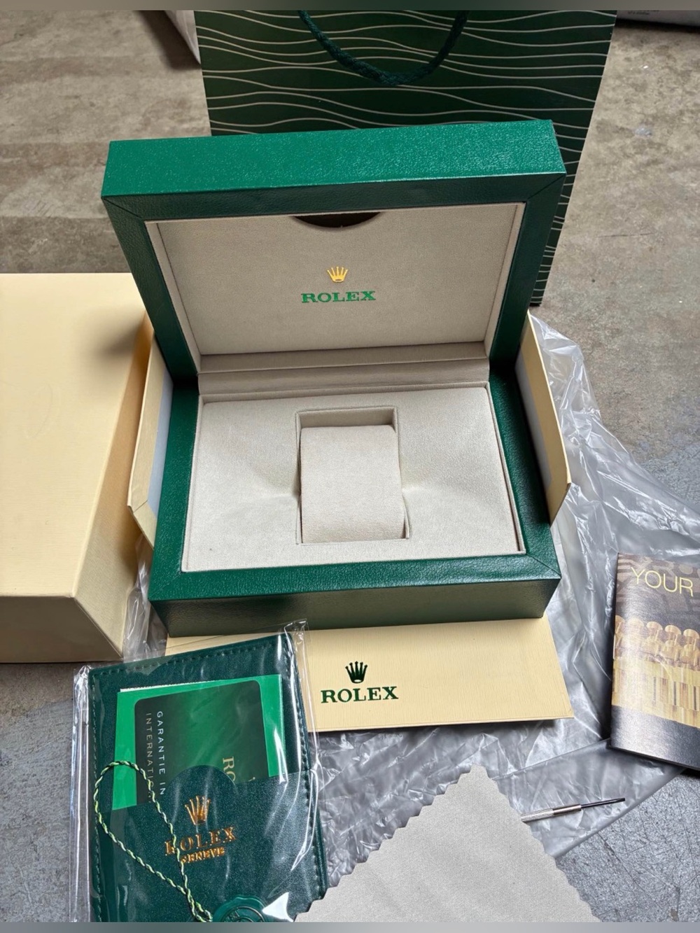NEW REPLACEMENT Box - Picture 1 of 7